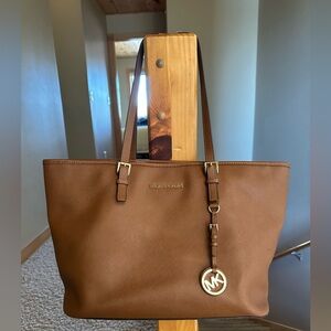 Michael Kors Medium Jet Set Tote